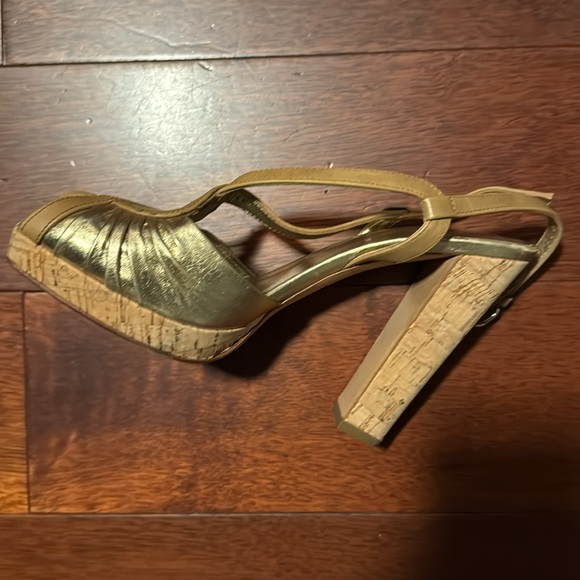 Prada shoes, gold High heel sandals. - Picture 10 of 11